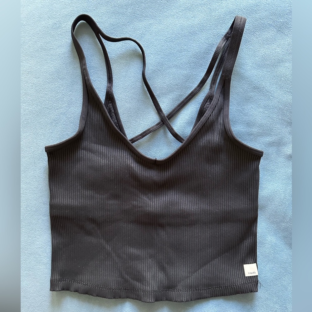 Vuori Black Rib Crop Tank - size medium